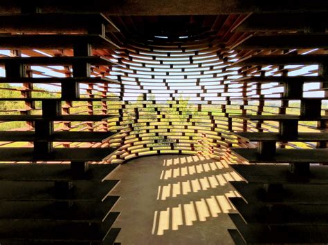 Lejligheden har 1 soveværelse, 1 badeværelse med bruser og badekar, opholdsområde samt køkken med opvaskemaskine. Doorkijkkerk - Frederik Maesen