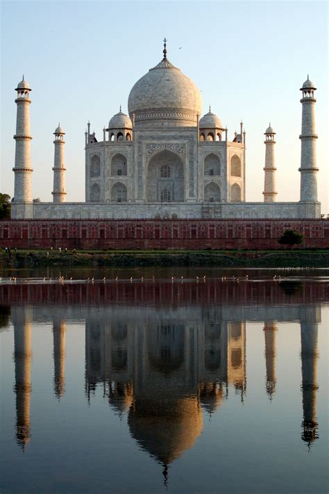 It was built to house the tomb of the indian emperor's wife. File:Taj Mahal, Agra, India-23Feb2007.jpg - Wikipedia