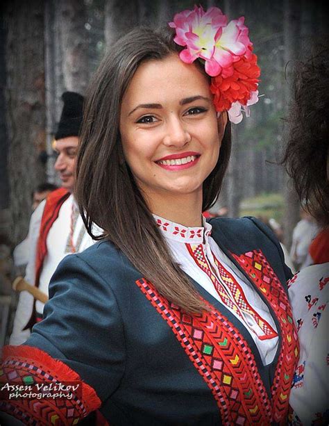 Магията на българките в народни носии Първа частВЕНЕЛИН ДОБРЕВ ИЗПРАТЕНО ОТ НЕДЕЛИН БОЯДЖИЕВ