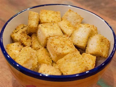 Sprinkle evenly with cornstarch, salt, garlic powder and black pepper. Crispy Baked Tofu | Recipe | Firm tofu recipes, Crispy tofu, Baked tofu