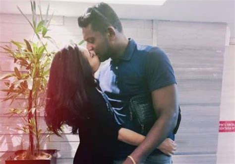 Free bekas suami tidur sebilik dengan teman wanita fatin afeefa dedah apa yang berlaku sebenarnya mp3. Panas! Ini Aksi Cium Fatin Afeefa Dengan Suami Orang