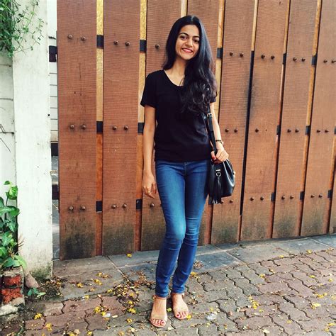 Hanya butuh mix and match yang simpel untuk penampilan yang makin kece dan fashionable. Alisha Mishra | Simple OOTD | Everyday Outfits | Basic ...