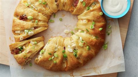 The short ends of the dough should be touching the ramekin, slightly overlapping. Chicken-Bacon-Ranch Crescent Ring Recipe - Pillsbury.com