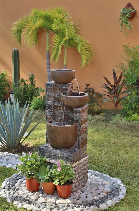 See more ideas about fountains, fountains backyard, fountain feature. Do-it-yourself outdoor fountain: 85 decorative water points that bring calm and r… in 2020 ...