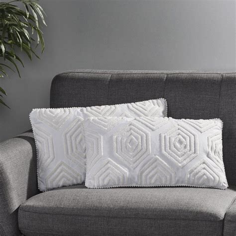 21 Stylish Throw Pillow Ideas For Grey Couches