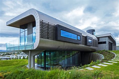 A Futuristic Contemporary House By Eon Architecture