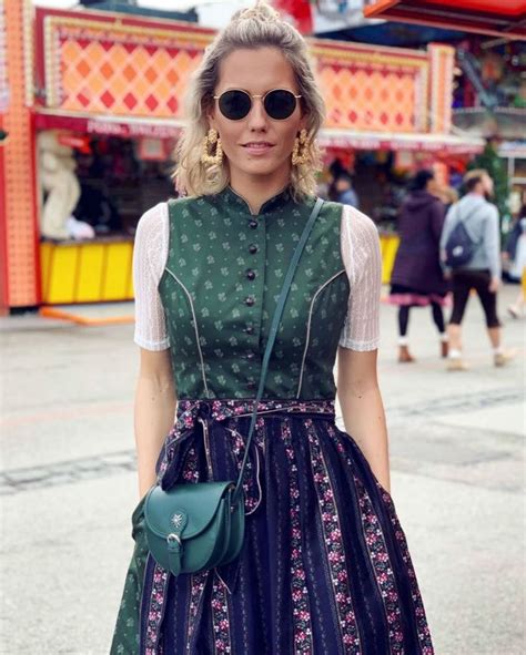 Laura papendick wechselt von sport1 in das moderationsteam von rtl. LAURA PAPENDICK on Instagram: "Anzeige | Wiesn 2019 🍻🥨💚 # ...
