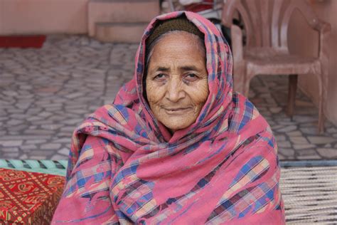 Banco De Imagens Pessoa Pessoas Mulher Velho Fêmea Ásia Roupas Senhora Expressão
