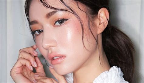 Korean Makeup Trends 2022 Base Eyes And Lips Looks To Try New