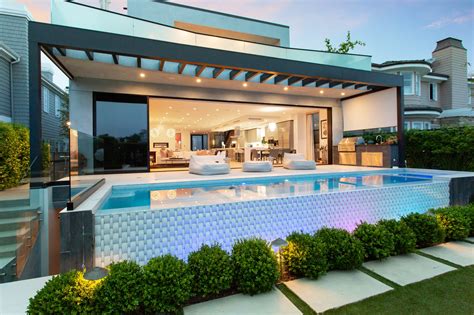 Giada de laurentiis is every american's favorite italian chef due to her fun nature and her zest for teaching about her heritage. Photos: Chef Giada De Laurentiis sold Los Angeles home