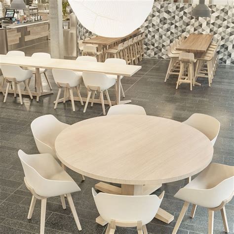 La chaise emea est en chêne massif. Chaise Kuskoa Bi sand | Alki