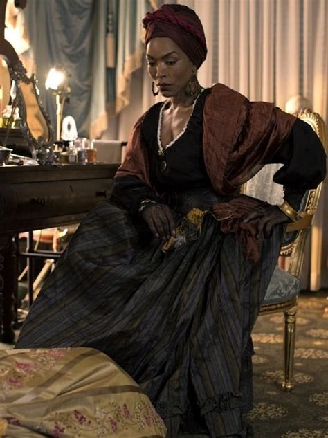 angela bassett as marie laveau voodoo high priestess american horror story coven ahs mai