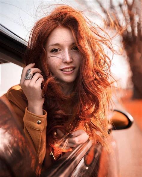 Pin By Jeanie Blackburn Simmons On Red Hots In Beautiful Redhead Stunning Redhead Redheads