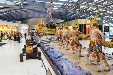 Qatar April 20 Bustling Airport Terminal Interior On April 20 2015