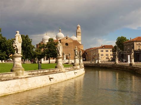 Prato Della Valle Square Water Museums Of Venice