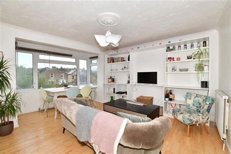 1 Bed Flat For Sale In Surrenden Road Brighton East Sussex Bn1 £