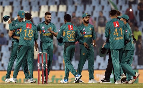 Pakistan beat south africa by 3 wickets. Pakistan wins final T20 against South Africa by 27 runs ...
