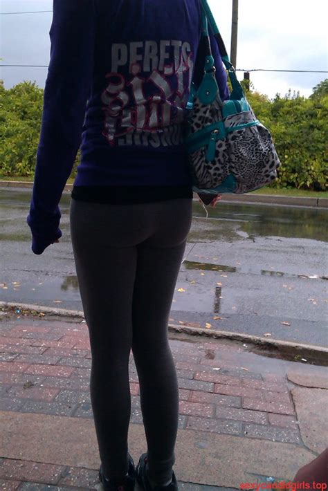 Skinny Candid Girl In Yoga Pants On The Street Creepshot Sexy Candid
