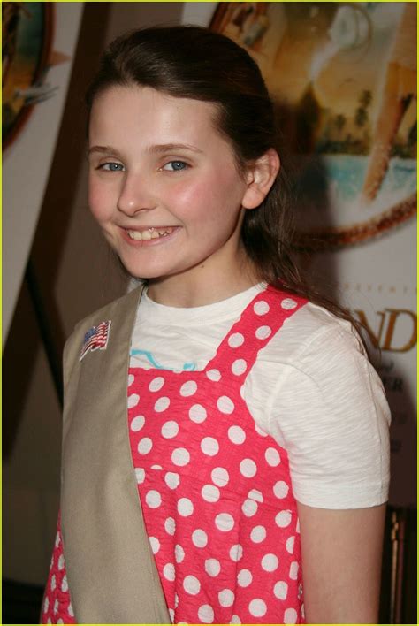 Abigail Breslin Enters Girl Scout Central Photo 1025231 Abigail Breslin Photos Just Jared