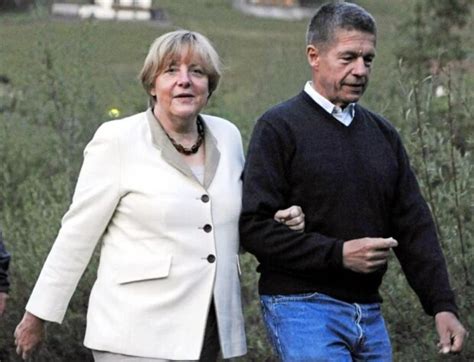 Urnengräber aus der eisenzeit an autobahn entdeckt. Geht allein: Angela Merkel wird bereits 2021 allein in den ...