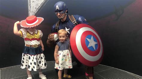 Meet Captain America Marvel Super Heroes Disneyland Paris Youtube