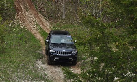 2014 Jeep Grand Cherokee Shows Skills Off Road