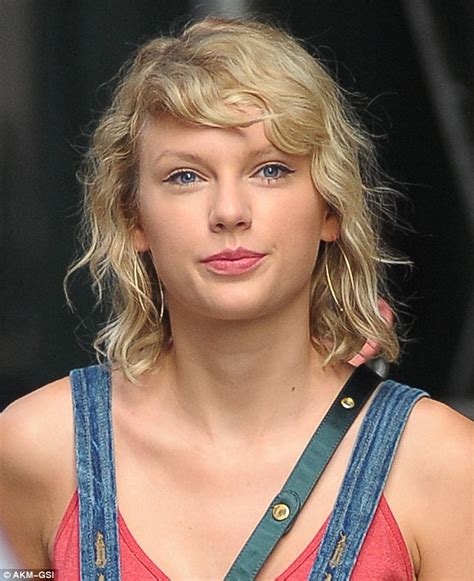 Taylor Swifts Fans Take To Twitter After Shes Spotted