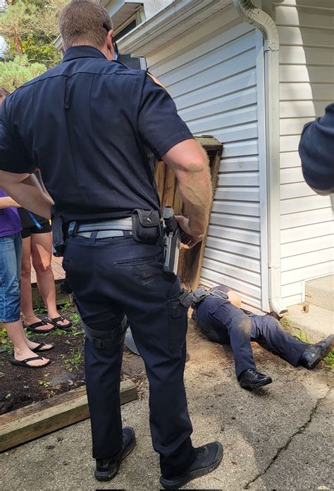West Seneca Police on Twitter: "Still just out of reach. Officer