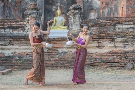 Premium Photo Thai Girls In Thai Traditional Dress Splashing Water