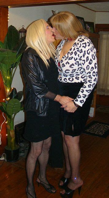 Sweet Kisses Tranny Crossdressers Cute Couples Lesbian Leather Skirt Dressing Long Sleeve