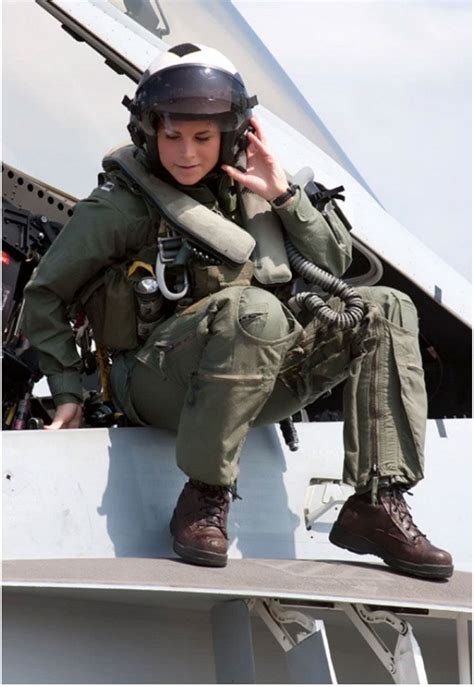 Stunning Female Fighter Pilots From Around The World Youll Fall In Love Fighter Pilot