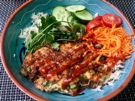 Rendang adalah masakan yang mengandung bumbu rempah yang kaya. Ikan Bali (pittige balinese vis) - Travel and Food Blog in ...