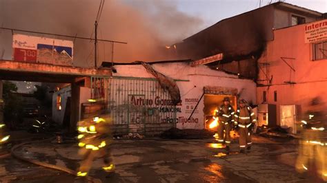 Tras los hechos hasta ayer cuatro casas de madera habían sido devoradas por las llamas, al parecer hoy se suman más a la lista. Amanece Tijuana con incendio en la colonia Las Torres