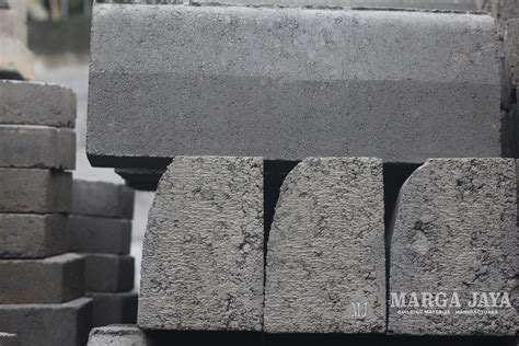 Genteng merupakan salah satu material penting dalam pembangunan rumah yang akan melindungi penghuninya dari terpaan hujan dan sengatan sinar matahari. Harga Genteng Cor Beton - X Gojek