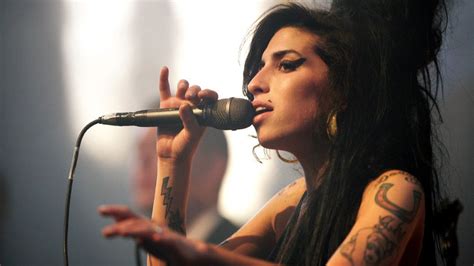 Amy Winehouses Mum Janis Makes Documentary To Save Memories From Ms