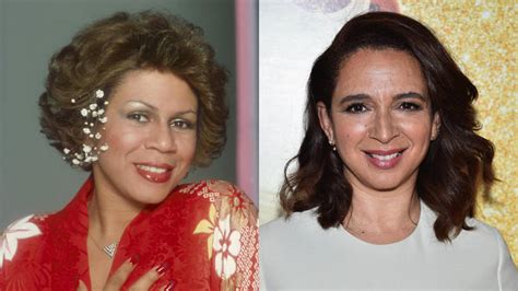 Maya Rudolph The Tragic Story Of Her Mother Minnie Riperton Who Died When Snl Star Smooth