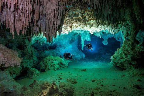 15 Impressive Underwater Caves That Will Mesmerize You Page 12