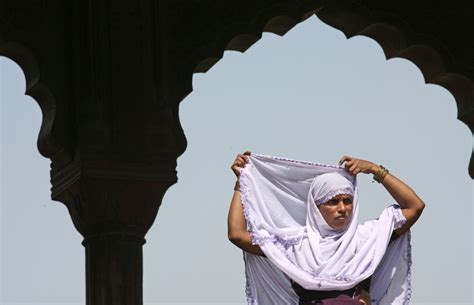 Indias Supreme Court Rules That Triple Talaq The Practice Of Muslim Men Divorcing Wives By
