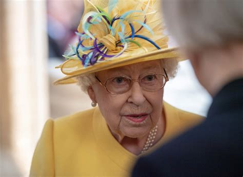 Posted at 14:50 30 jun14:50 30 jun. Queen Elizabeth joined by Princess Eugenie for Maundy ...