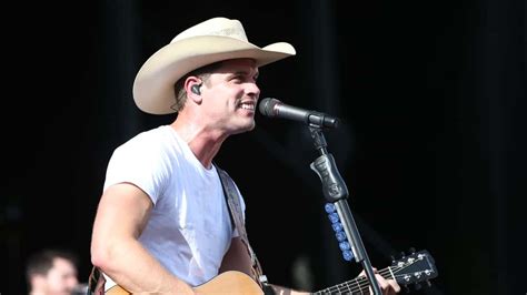 Dustin Lynch Announces New Album And Headlining Tour Krty Country Music