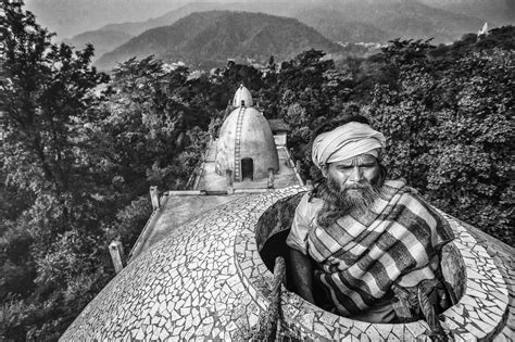 Je pravnučkou novináře ferdinanda peroutky. Překupníci heroinu, vrakoviště, útulky pro děti s AIDS. To ...