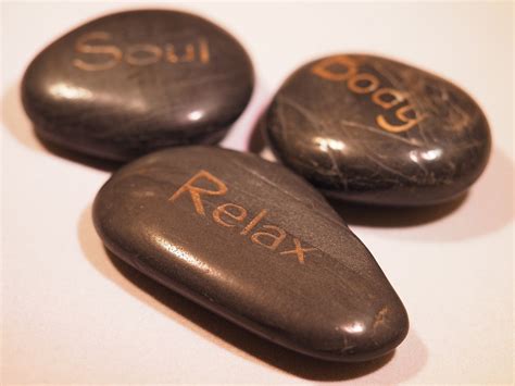 wellness entspannung steine kostenloses foto auf pixabay