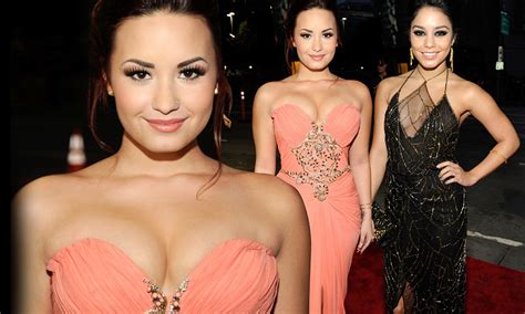 People S Choice Awards Vanessa Hudgens And Demi Lovato Don Revealing
