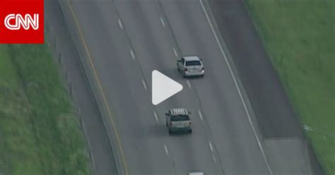 بالفيديو.. تحطم سيارة بعد مطاردة من الشرطة على الطريق السريع - CNN Arabic