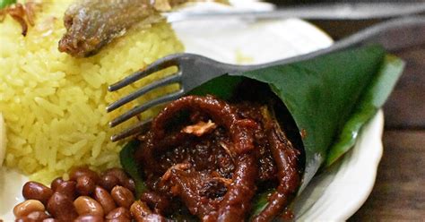 Adapun bahan dan bumbu masak sambal ijo ikan kembung : NASI LEMAK KUKUS SERAI 'SAMBAL BILIS SOTONG KERING, IKAN ...
