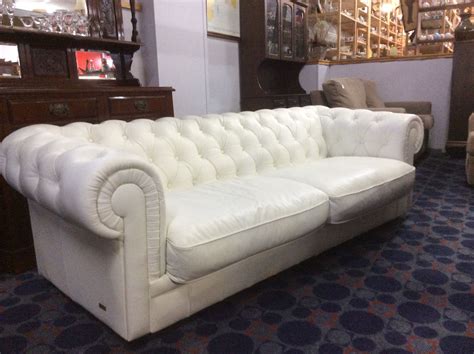 Chesterfield Sofa In Modernem Weiß Leder Sofa Weißes Leder Chesterfield Sofa Mit Kristallen