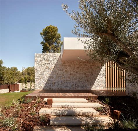 Touch of tone & simplicity. Ramón Esteve Casa en La Cañada contemporary patio home in ...