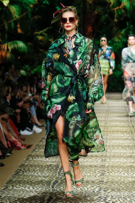 Discover Videos And Pictures Of Dolce And Gabbana Summer 2020 Womenswear