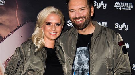 Dystopischer fortschritt 70 jahre altes dokument des fbi soll. Sarah Knappik gesteht: Heiße Affäre mit dem Maskottchen ...