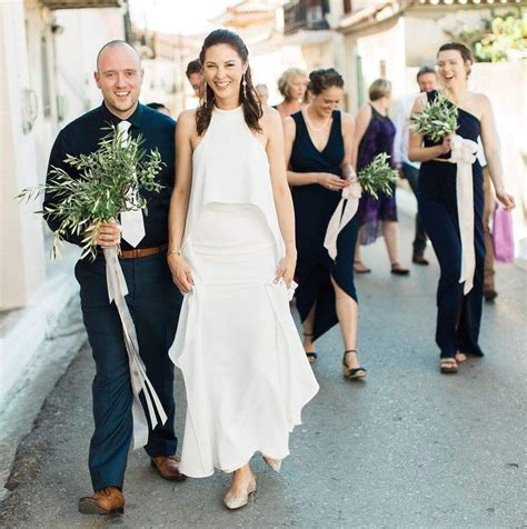 Carla zampatti dress black & white parisienne style size 6. Carla Zampatti White Crepe Mystique gown Used Wedding ...